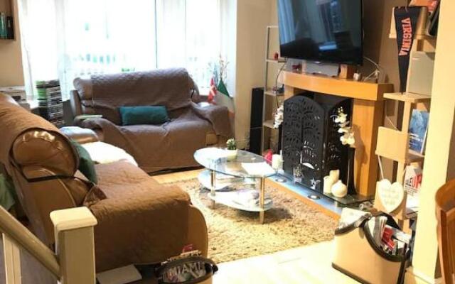 Private King En-Suite bedroom close to MediaCityUK/Old Trafford