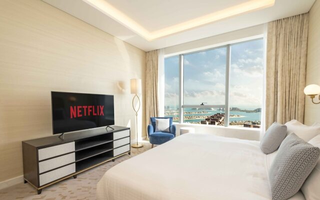 LUX Iconic Views at The Palm Tower 6