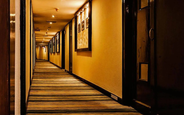Hotel Shanti Palace