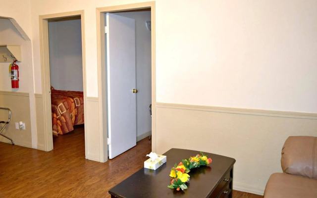 Centre Suites Inns Motel