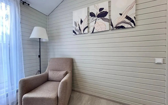 Sreda Green Lounge (Barnhouse 394)