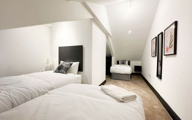 Mulberry Aparthotel