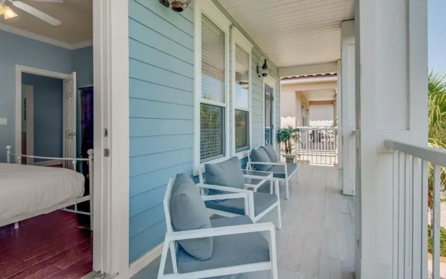 The Bluefin 6 Bedroom Home by RedAwning