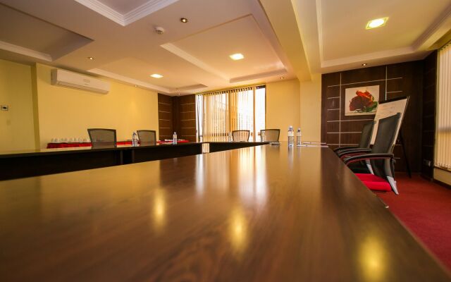 Waridi Paradise Hotel & Suites