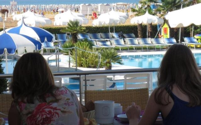 Majestic Beach Hotel & Wellness