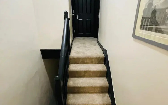 Oxford Charm Apartment-comfort in Prime Location