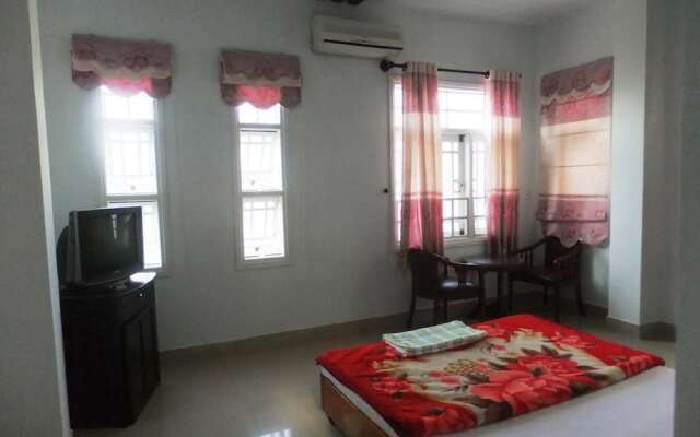 Eena Hotel