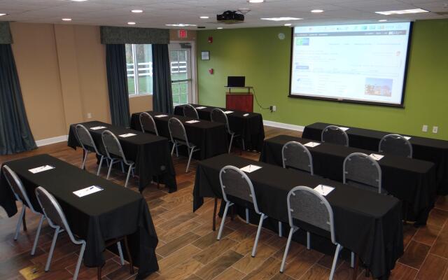 Holiday Inn Express Hotel & Suites Salisbury - Delmar by IHG