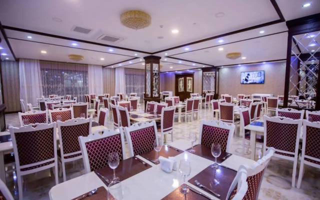 Altus Hotel Baku - Free Massage