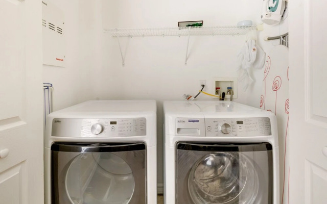 Kissimmee Rental w/ Balcony & Shared Pool