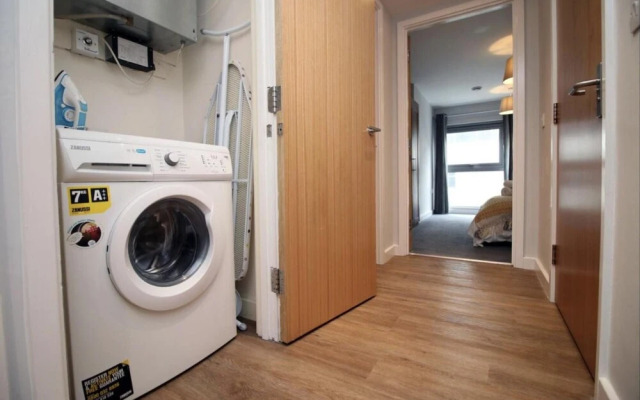 Lovely 2-bed Apartment in Swindon