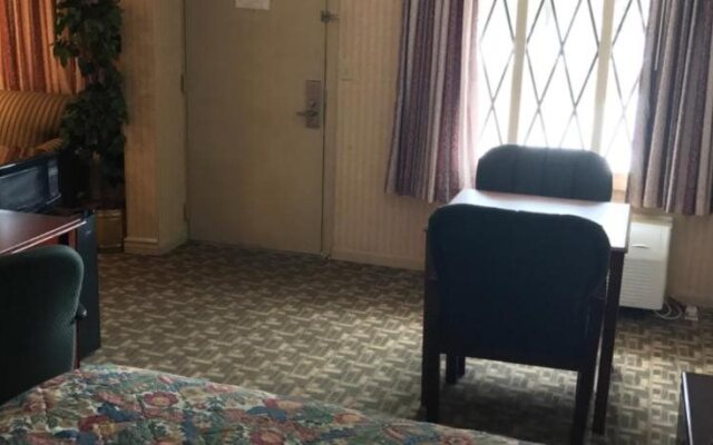 Home Town Inn