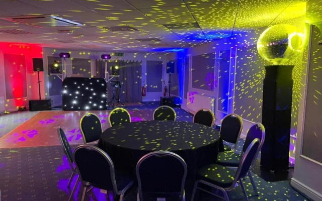 Dancenter East Midlands Airport