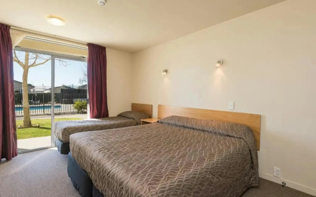 Parkside Motel