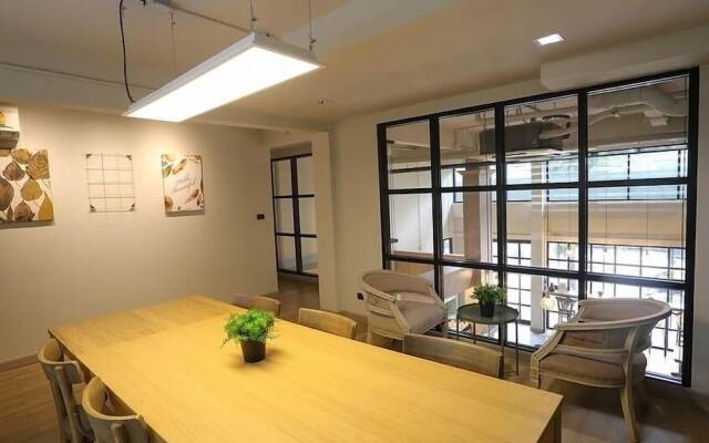 Mali @ Wongsawang Boutique Hotel