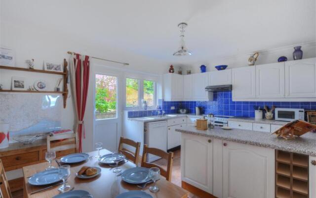 2 Kersbrook Gardens