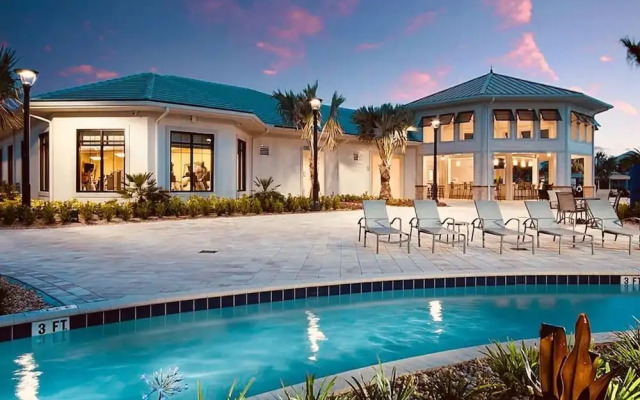 Decadent Penguin - Storey Lake by Shine Villas #704