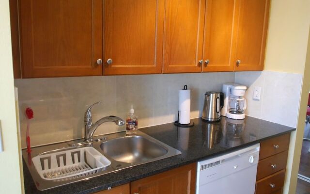 Gorgeous 2BR with Stunning Views