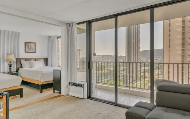 Excellent Diamond Head View Condo - Remodeled, Free Parking! by Koko Resort Vacation Rentals
