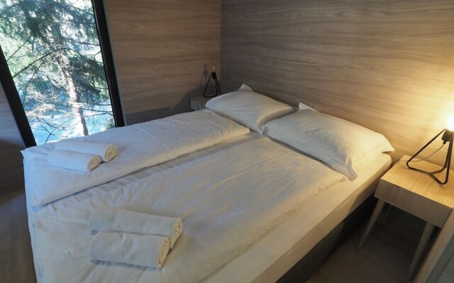 Tree House Close to the National Park Plitvice Lakes