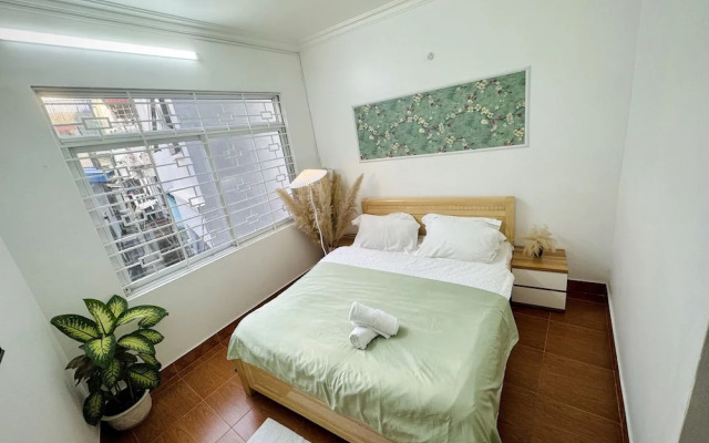 Local Me - Exclusive Centre House