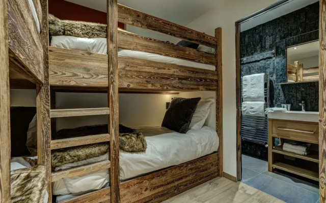 Chalet Red Fox
