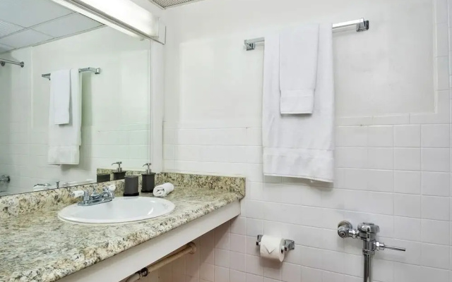 Cozy Studio/1bath, Hallandale Beach,pool & Parking