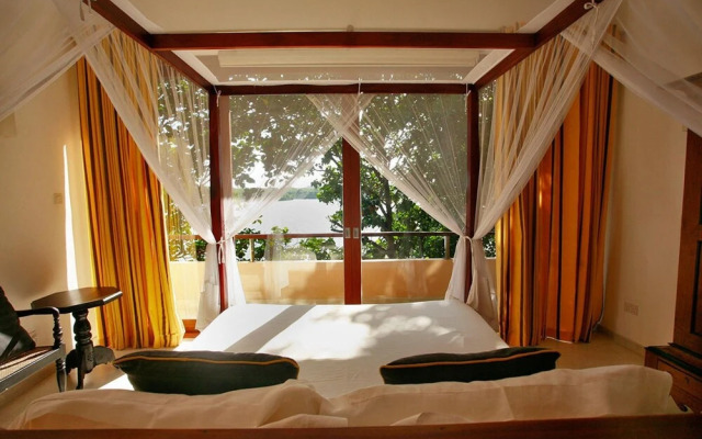 Elevated Villa Overlooking Tranquil Koggala Lake