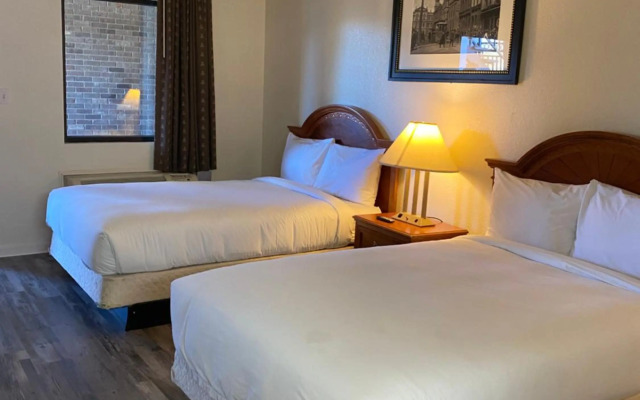 Travelers Place Inn & Suites