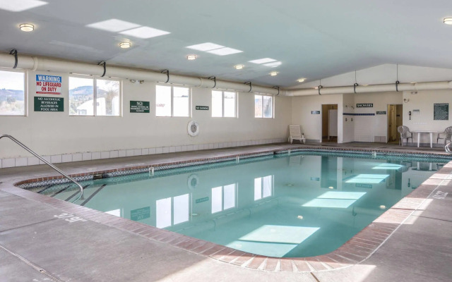 OYO Woodland Hotel and Suites