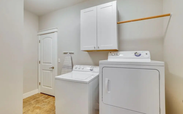 Dog-friendly Boise Home w/ Covered Patio & Grill!