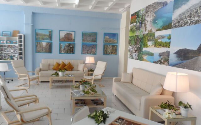 Seafront Studios & Apartments