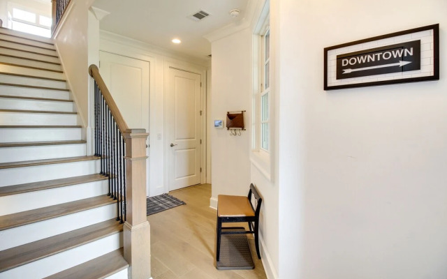 Charming Savannah Townhome - 1 Block to Riverwalk!