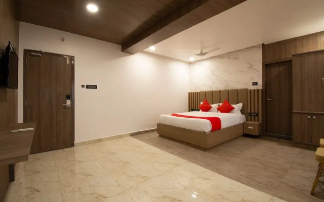 V Hotel by OYO Rooms