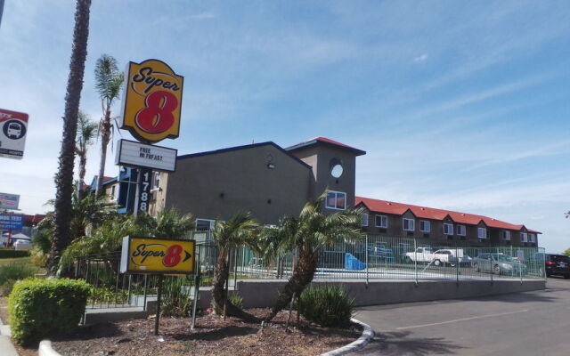 Super 8 San Diego/Imperial Beach