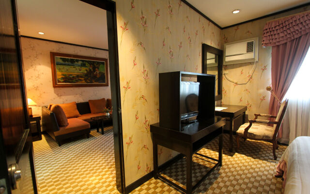 Luisita Central Park Hotel