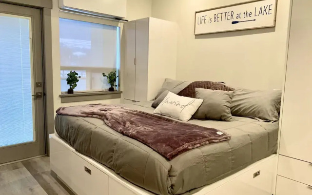 Romantic Lakeside Studio Suite