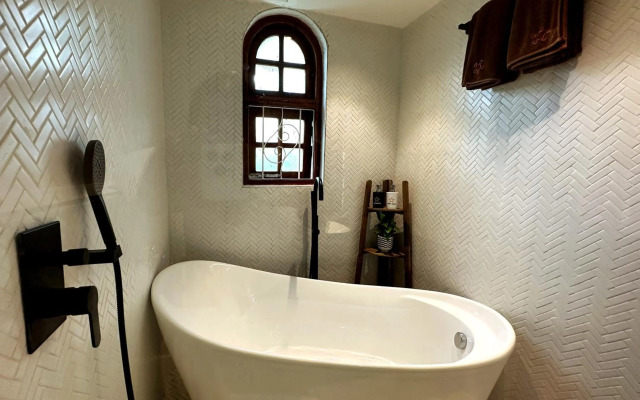 SaffronStays Birdsong, 3 BDR Pet-friendly Villa in Madh Island