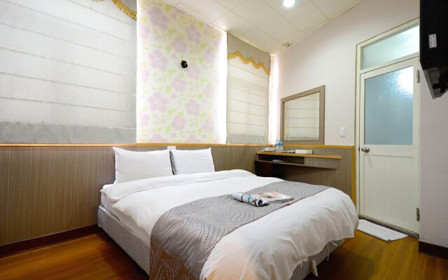 Fulong Holiday Hotel