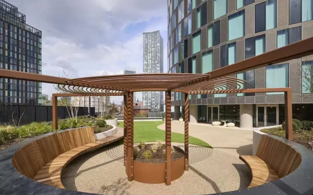 2br-sleeps4-parking-central-cityview