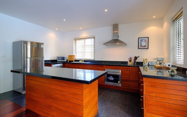 Luxe 2br Pool Villa Walk to Bangtao Beach