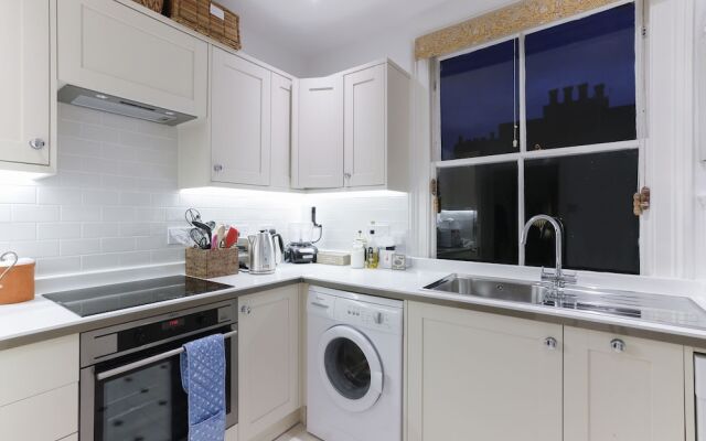 JOIVY Attractive Chelsea Apartment Sleeps 4