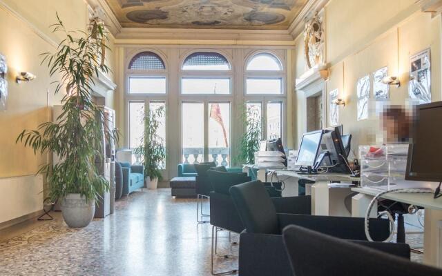 Luxury Apartment On Grand Canal