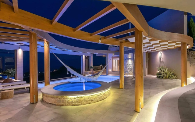 Luxury Villa With Heated Pool 700m to the Beach
