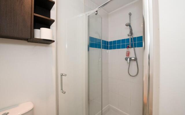 Great family flat just 10 mins walk to beach