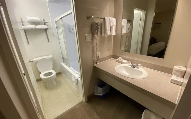 Dauphin Inn Express