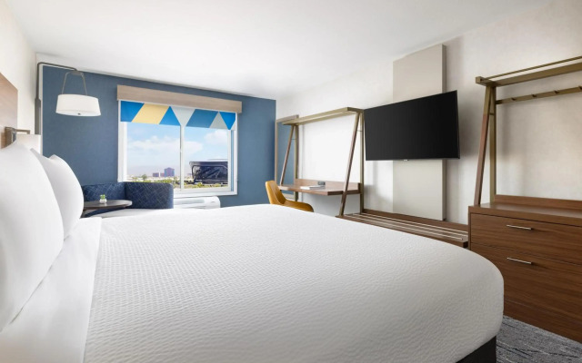 Comfort Suites Near Six Flags Magic Mountain
