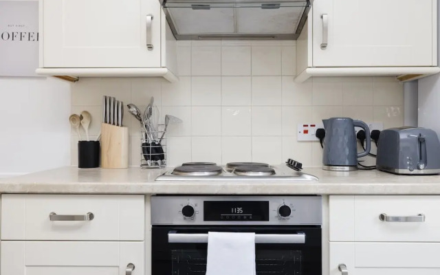 JOIVY Beautiful 2-Br Mews Home, Near Princes Street