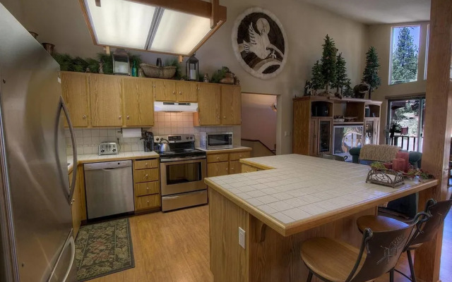 5 Bedrooms Kings Beach Home