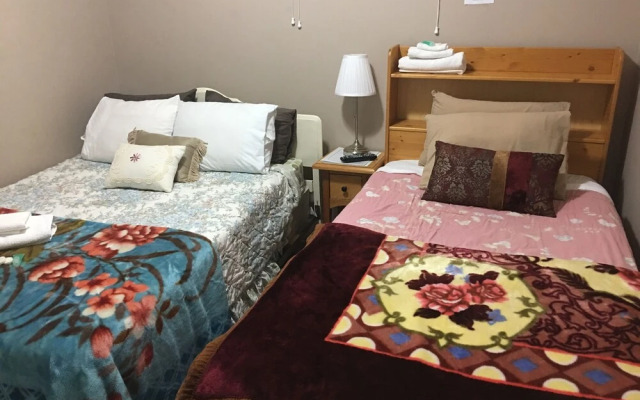 WHITEHOUSE Guesthouse